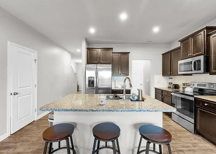 Peaceful 3Br Near Soccer Park
