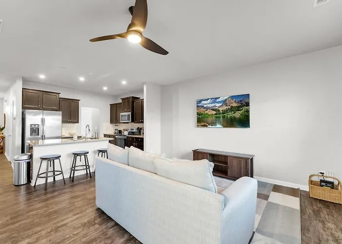 Peaceful 3Br Near Soccer Park
